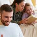Familias presentes pero distantes en la era de las pantallas